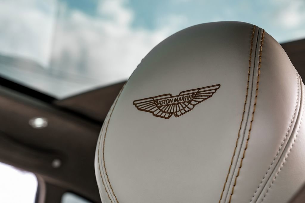 Used 2021 Aston Martin DBX image 40