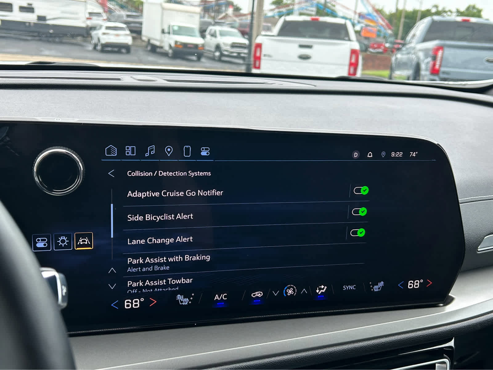 Used 2025 Chevrolet Traverse LT image 34