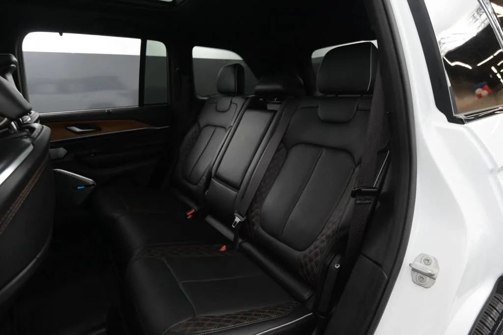 Used 2022 Jeep Grand Cherokee Summit AWD/4WD image 54
