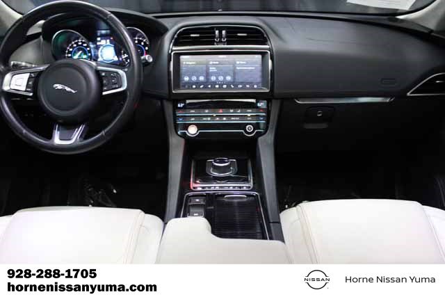 Used 2020 Jaguar F-PACE Prestige image 12