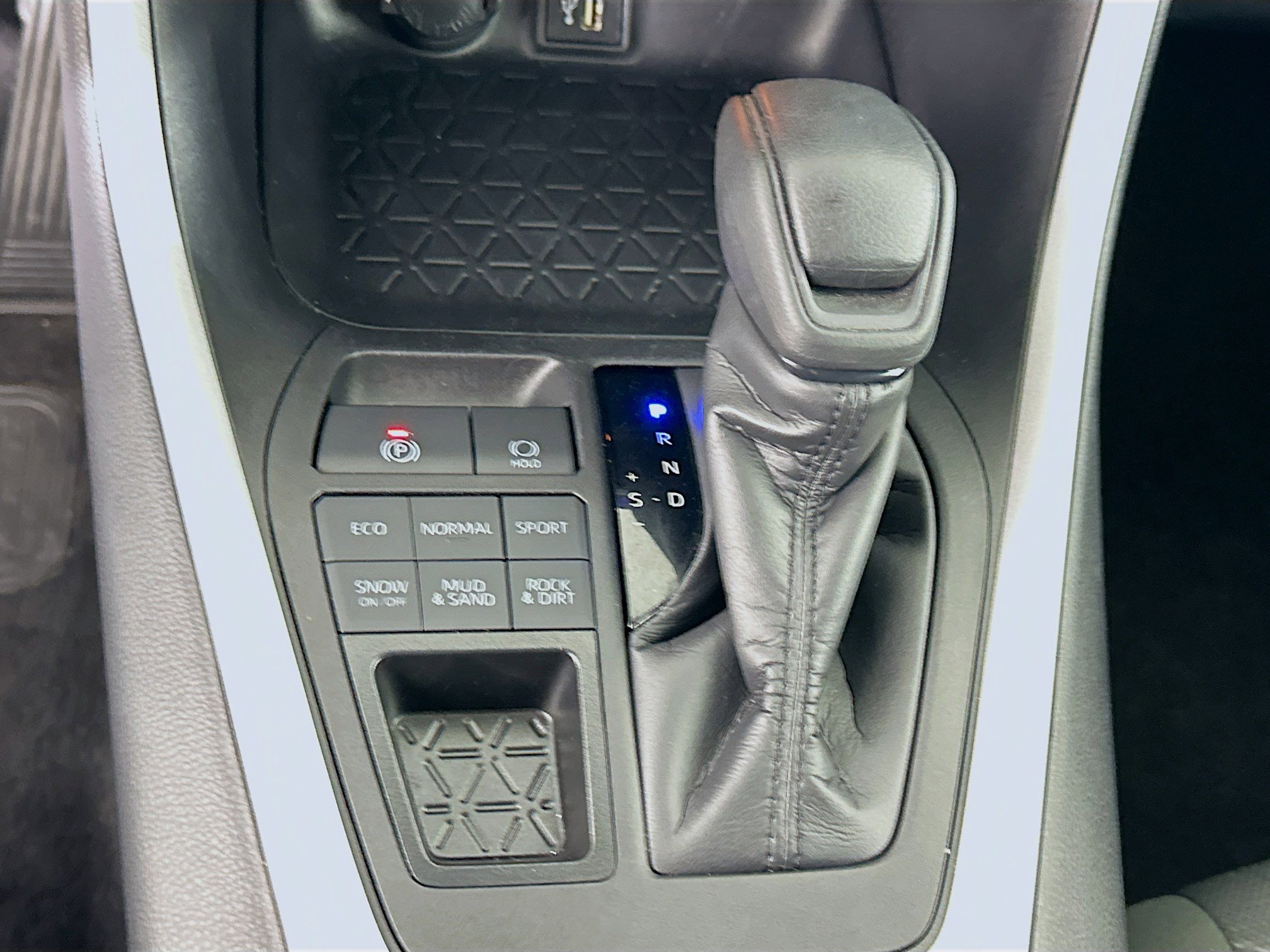 Used 2024 Toyota RAV4 XLE image 24