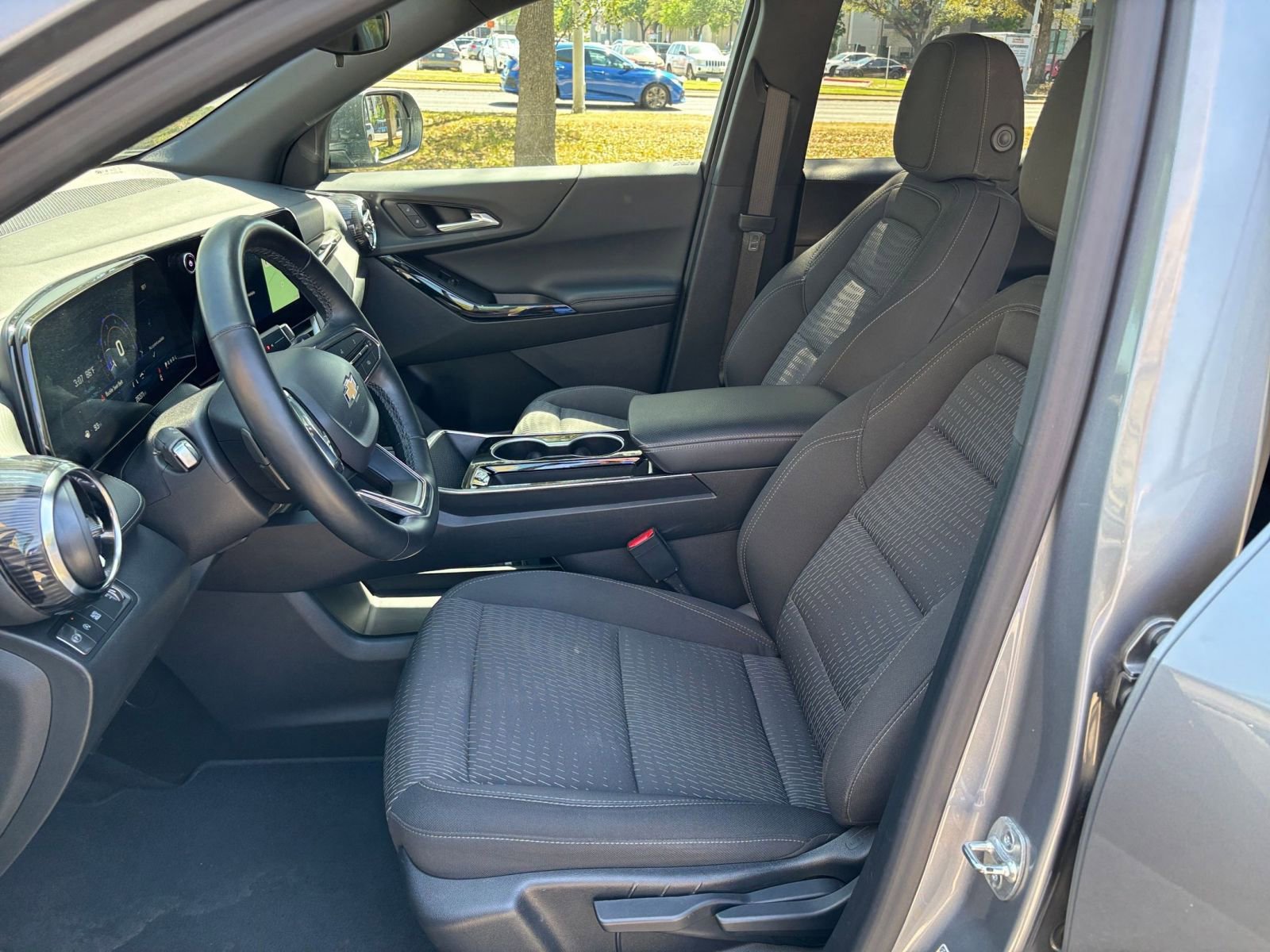 Used 2025 Chevrolet Equinox LT FWD image 31
