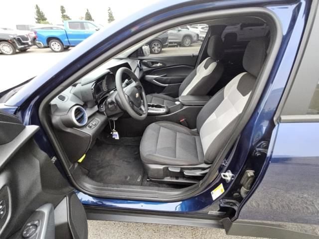 Used 2024 Chevrolet Trax LS w/ LS Convenience Package FWD image 6