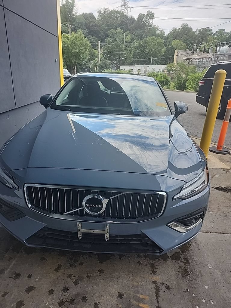 Used 2022 Volvo S60 B5 Inscription AWD/4WD image 1