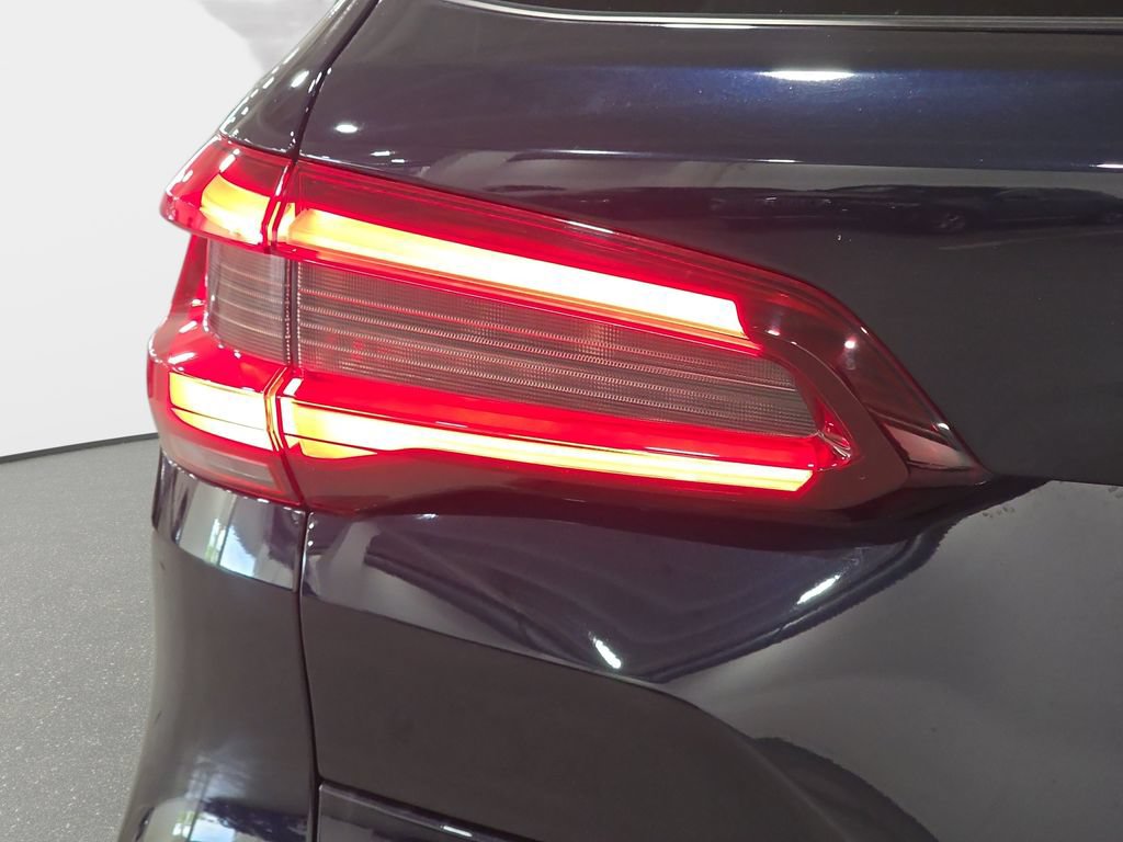 Used 2022 BMW X5 M w/ Executive Package AWD/4WD image 26