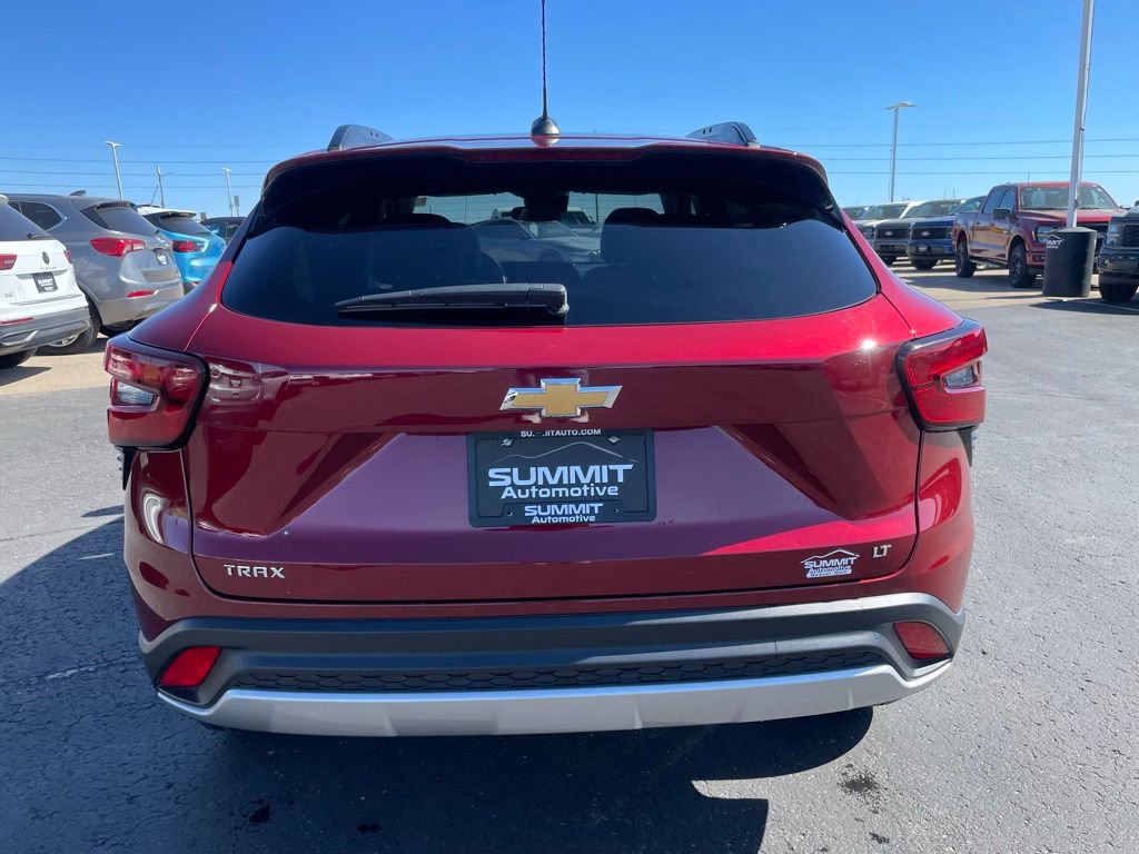 Used 2025 Chevrolet Trax LT FWD image 28