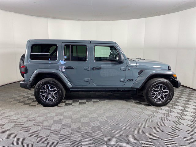 Used 2026 Jeep Wrangler Unlimited Sahara AWD/4WD image 7
