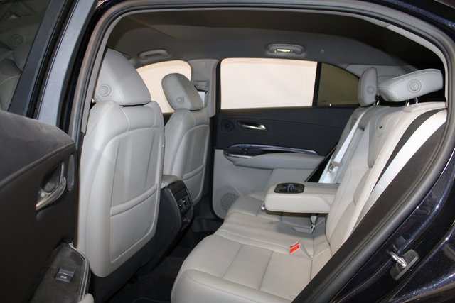 Certified 2022 Cadillac XT4 Luxury w/ Cold Weather Package image 9