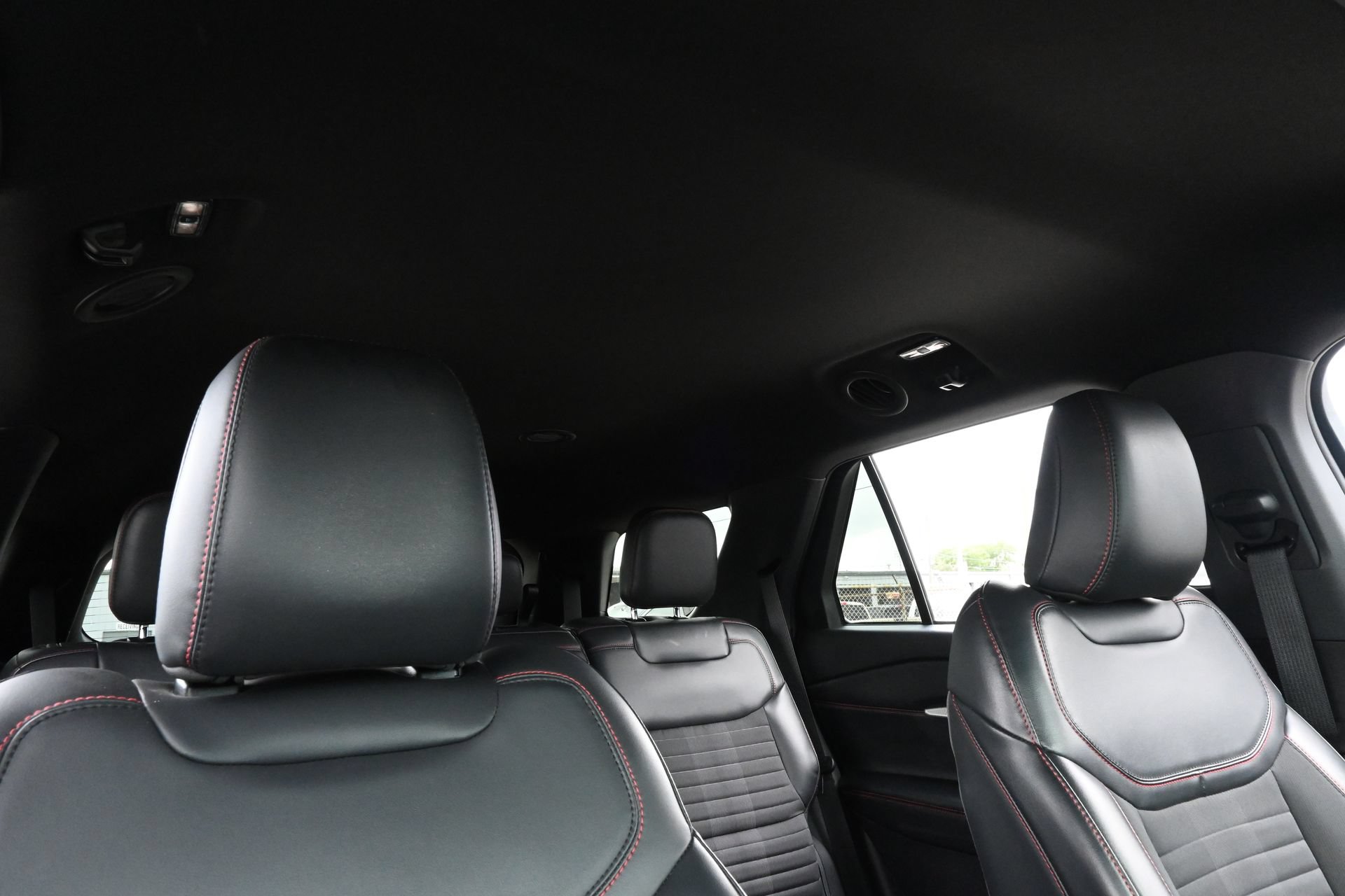 Certified 2025 Ford Explorer ST-Line RWD image 24