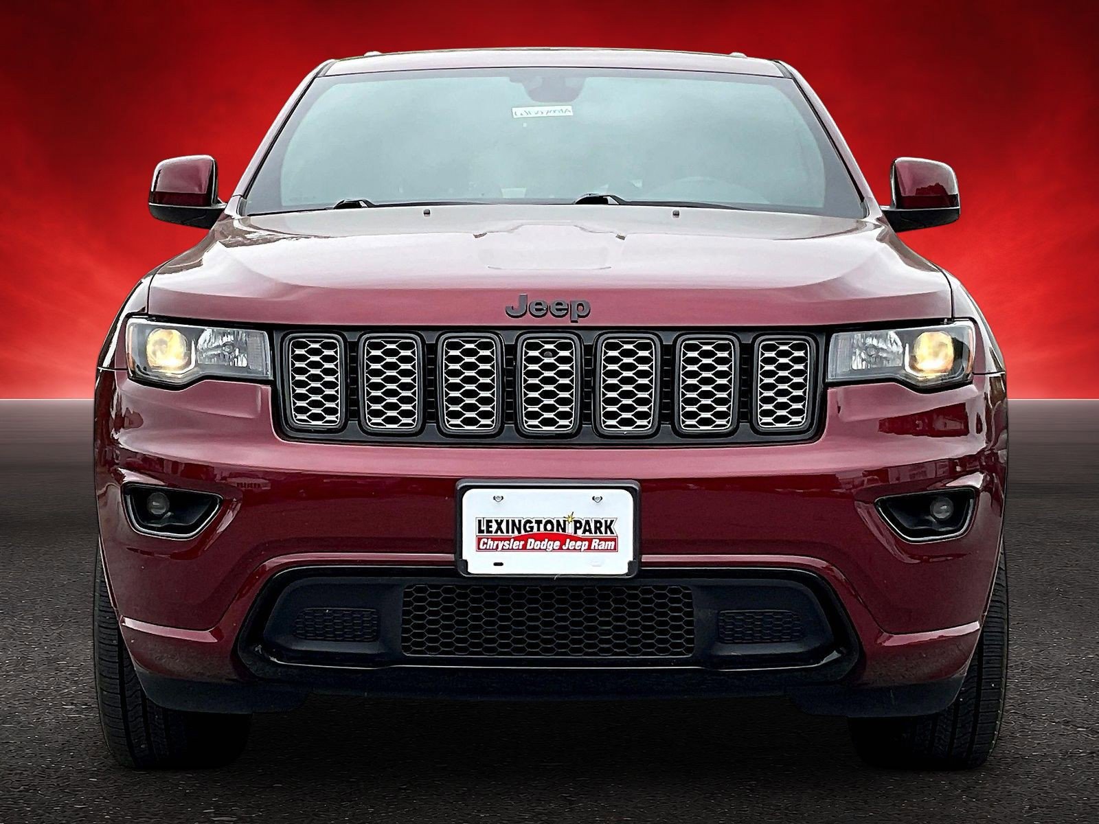 Used 2022 Jeep Grand Cherokee Laredo X AWD/4WD image 2