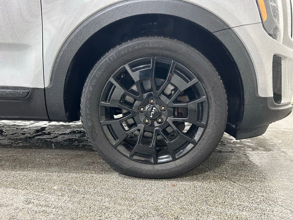 Used 2022 Kia Telluride EX w/ EX Premium Package image 11