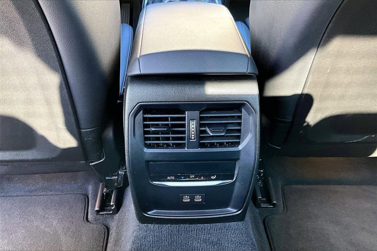 Used 2024 BMW 330i xDrive Sedan w/ Convenience Package image 17