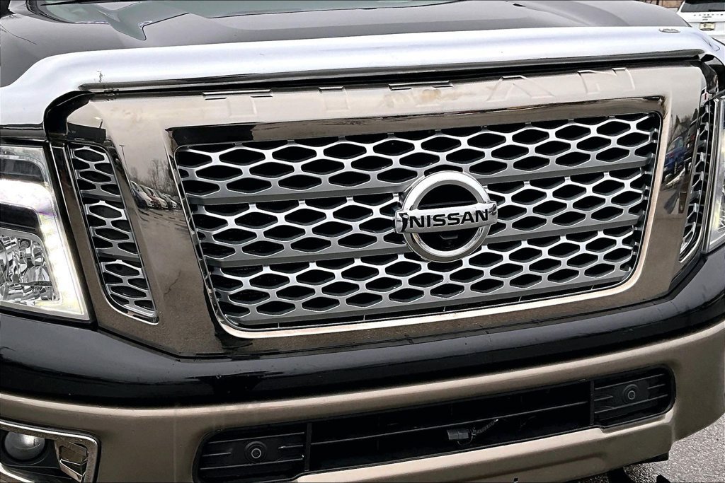 Used 2018 Nissan Titan Platinum Reserve AWD/4WD image 33