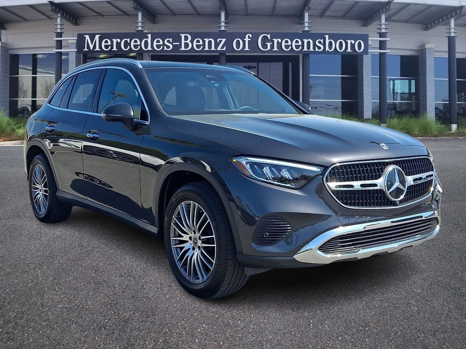 Used 2024 Mercedes-Benz GLC 300 4MATIC image 3