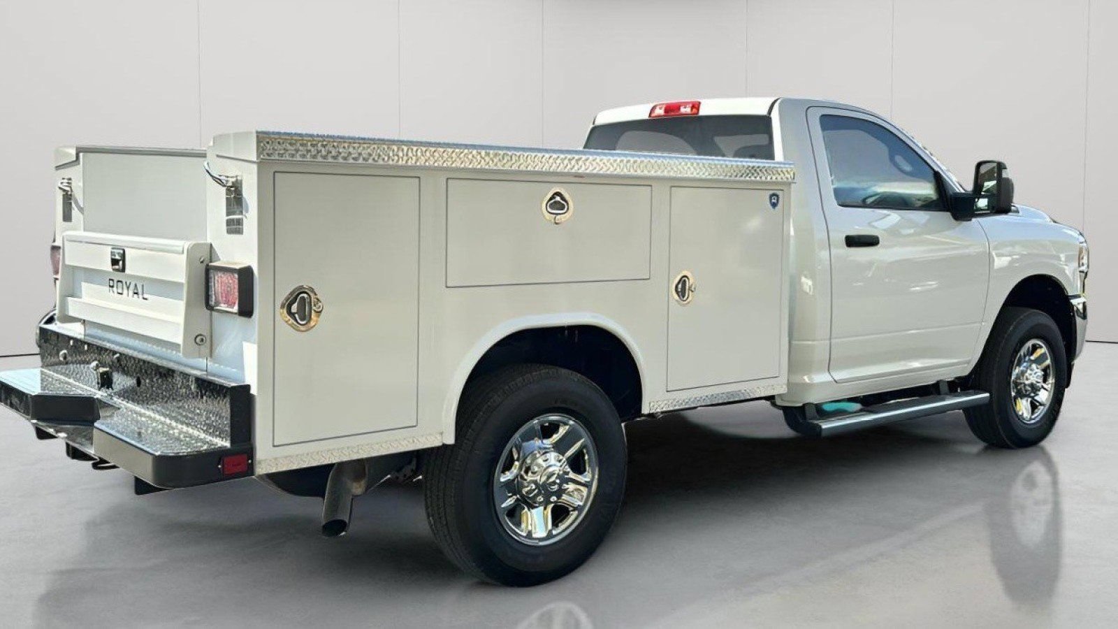 New 2024 RAM 3500 Tradesman w/ Chrome Appearance Group AWD/4WD image 3
