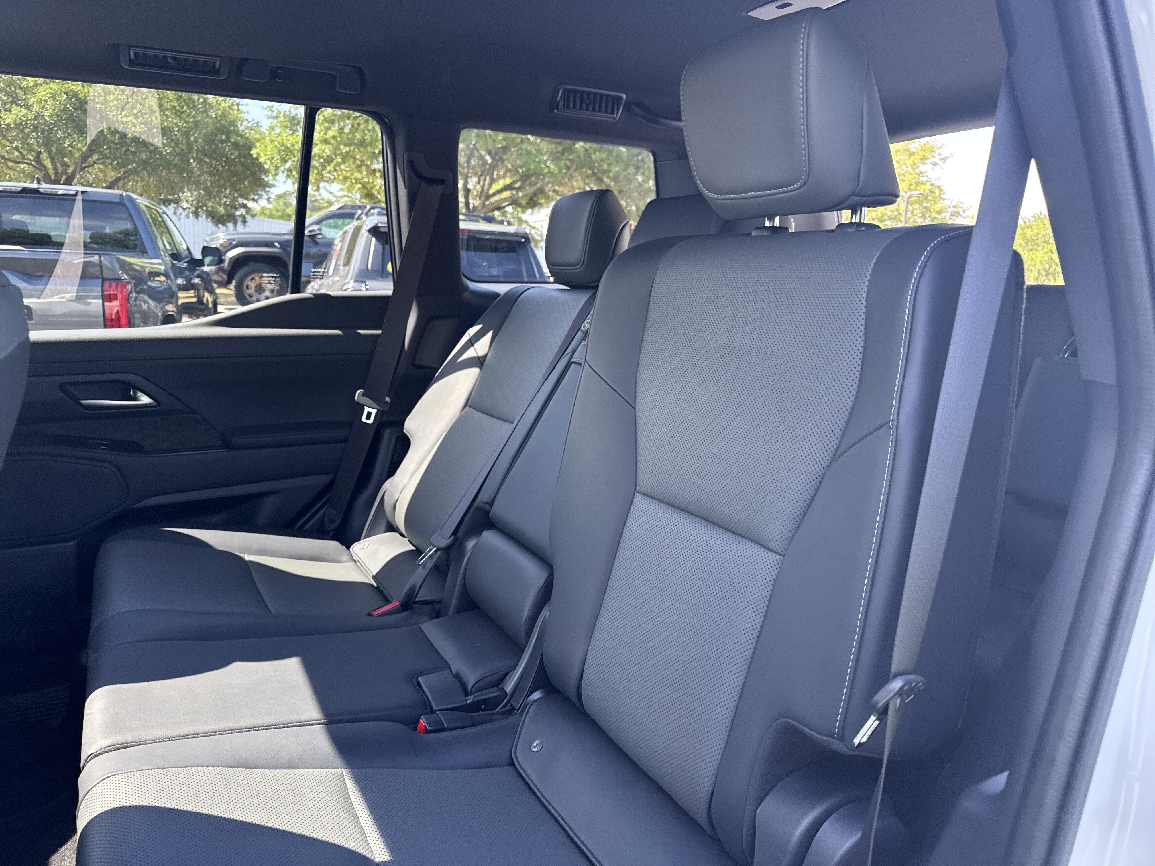 Used 2024 Lexus GX 550 AWD/4WD image 25