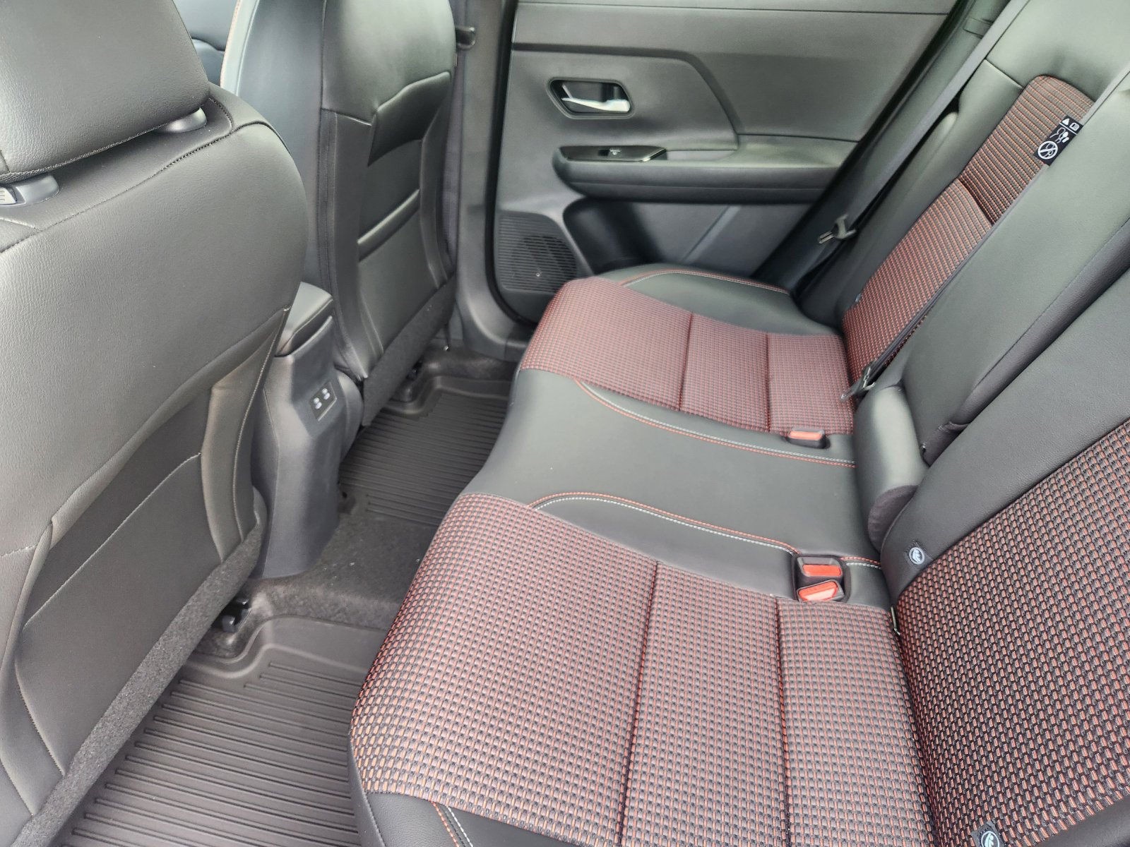 New 2026 Nissan Kicks SR AWD/4WD image 24