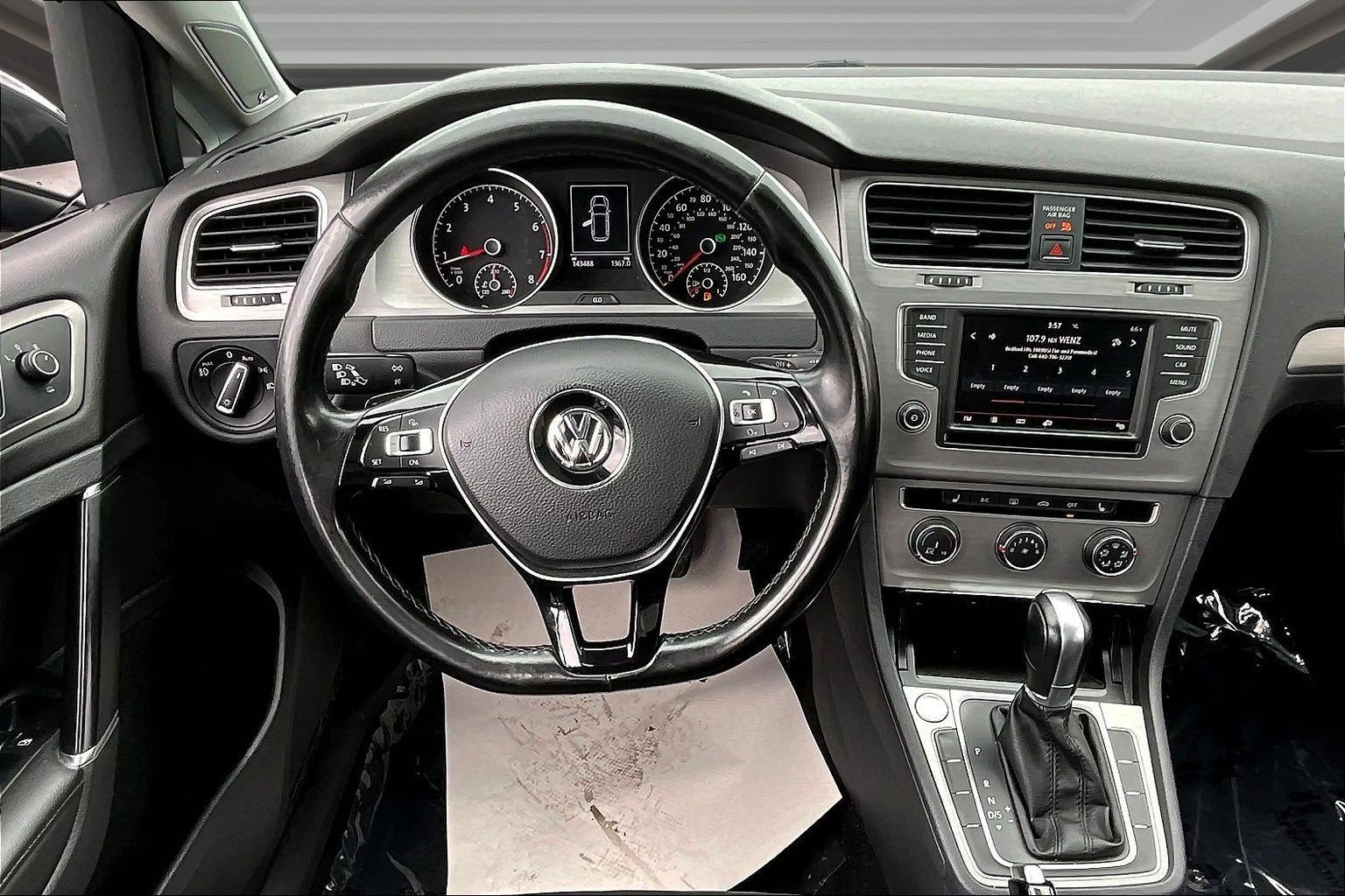 Used 2016 Volkswagen Golf SportWagen FWD image 8
