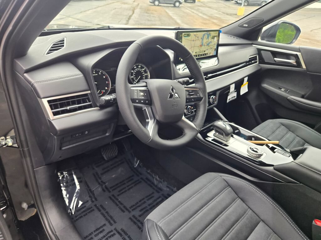 New 2026 Mitsubishi Outlander LE AWD/4WD image 17