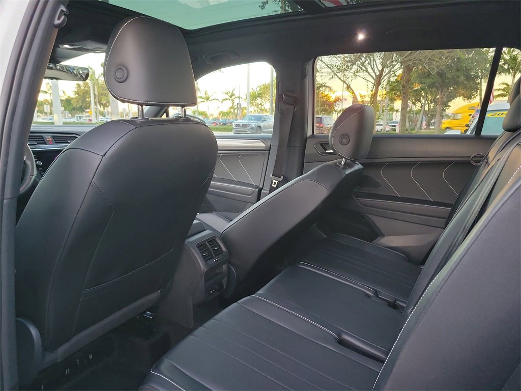 Certified 2024 Volkswagen Tiguan SE R-Line image 7