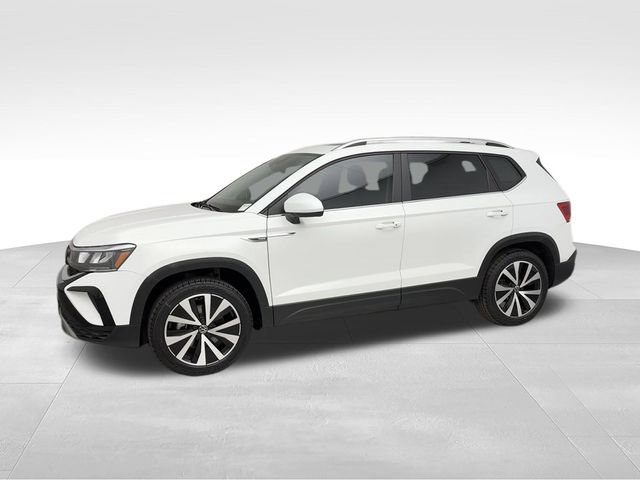 Used 2023 Volkswagen Taos SE w/ Panoramic Sunroof Package AWD/4WD image 6