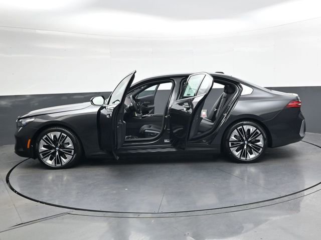 New 2026 BMW i5 eDrive40 AWD/4WD image 40