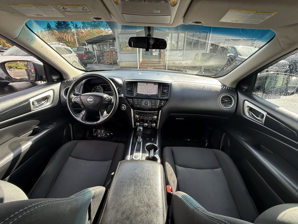 Used 2020 Nissan Pathfinder SV image 11