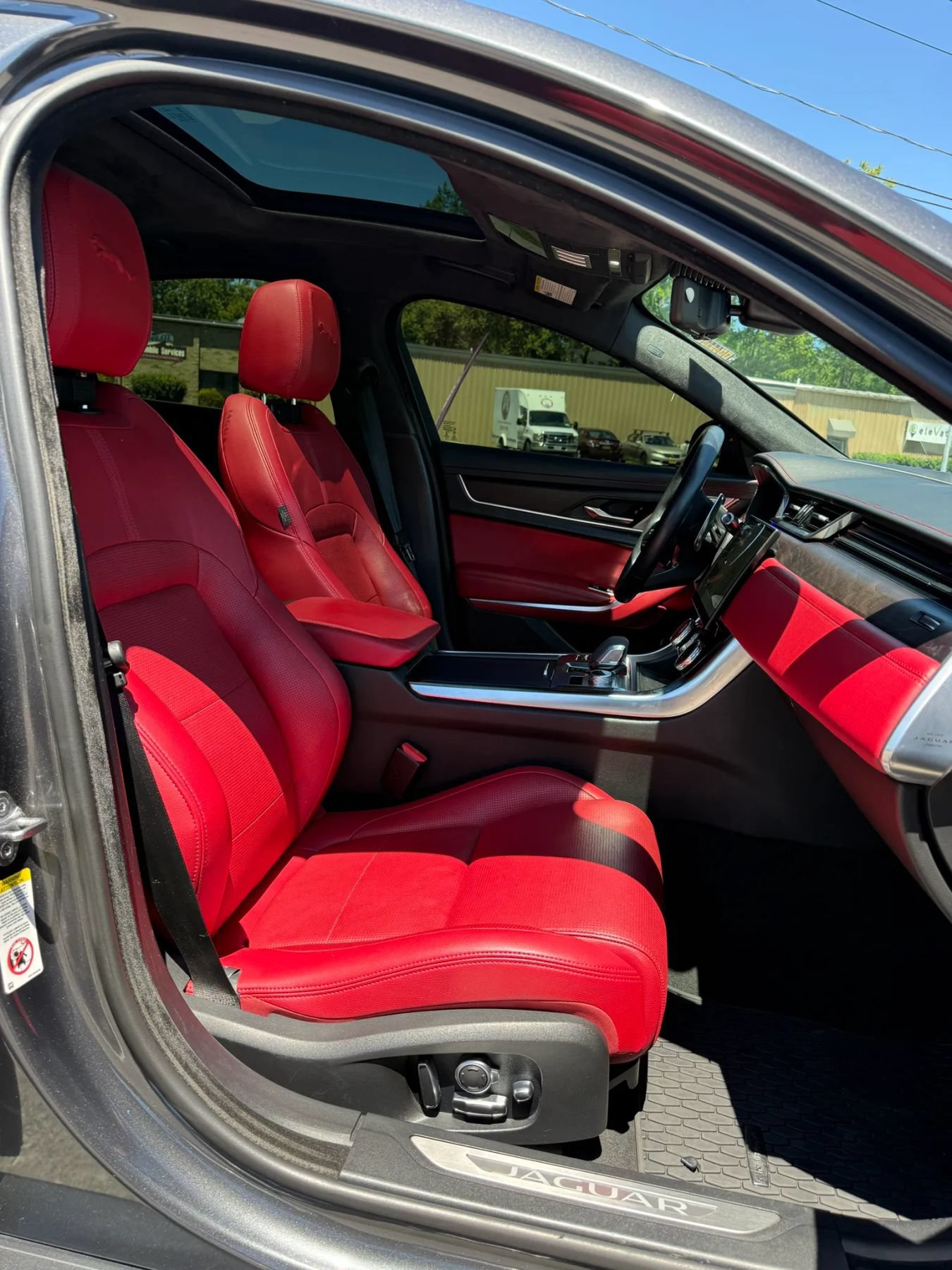 Used 2022 Jaguar XF R-Dynamic SE AWD/4WD image 26