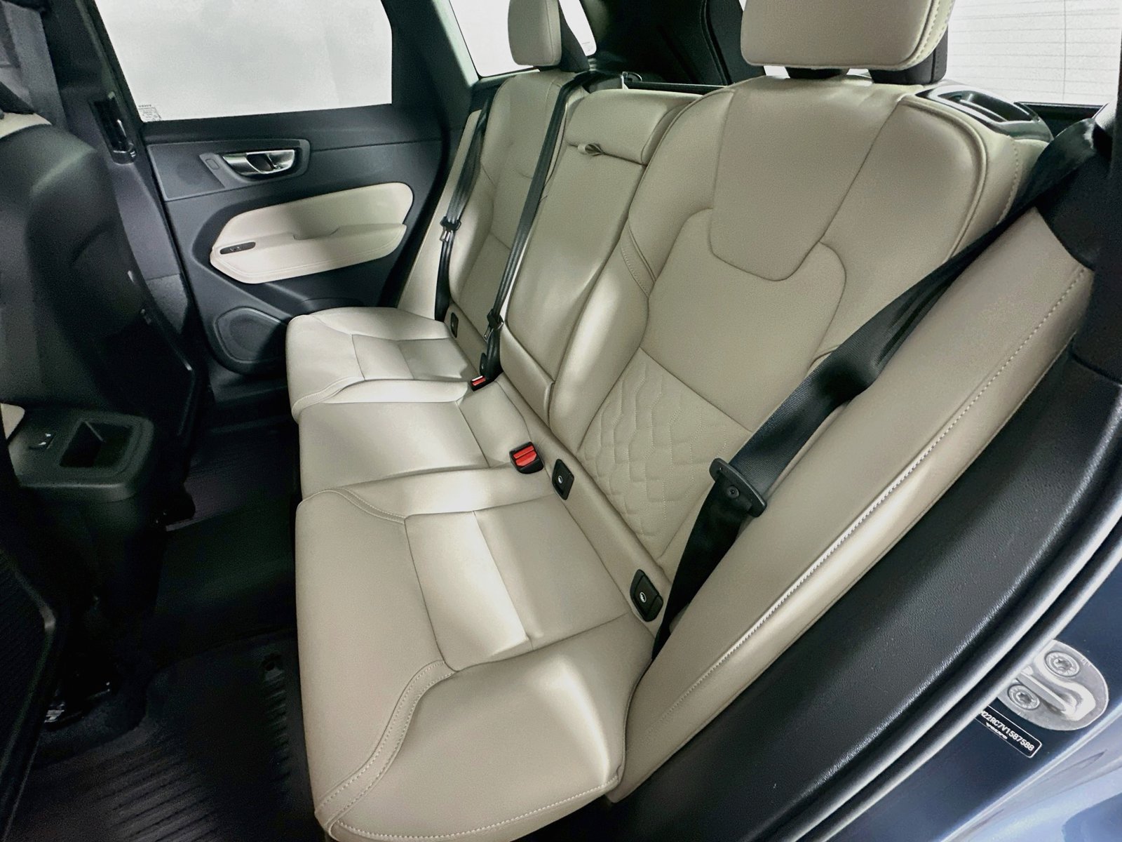 New 2027 Volvo XC60 B5 Plus AWD/4WD image 37