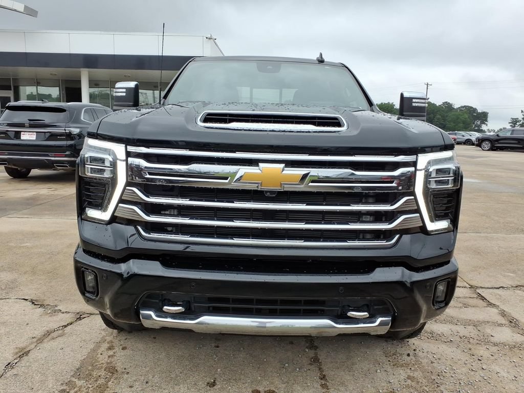 Used 2024 Chevrolet Silverado 2500 High Country w/ High Country Premium Package AWD/4WD image 2