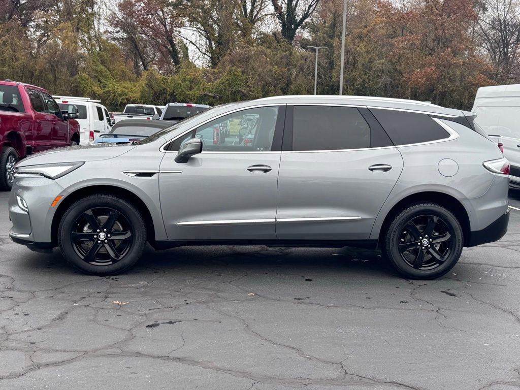 Used 2023 Buick Enclave Essence w/ Sport Touring Edition image 3