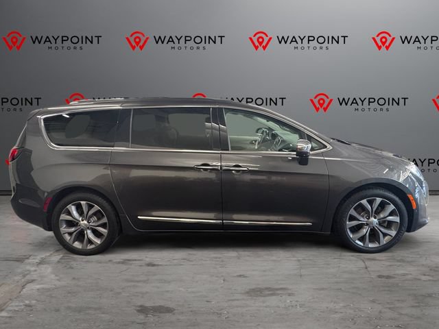 Used 2019 Chrysler Pacifica Limited w/ Tire & Wheel Group FWD image 8