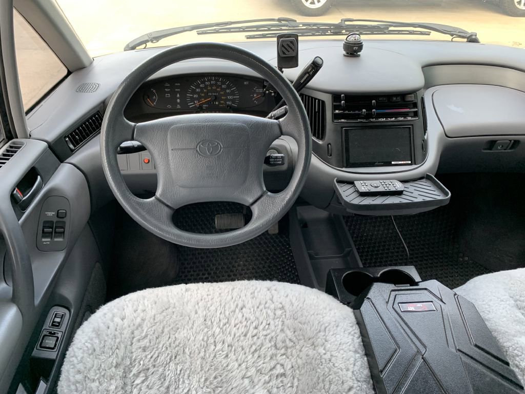 Used 1992 Toyota Previa Deluxe RWD image 11