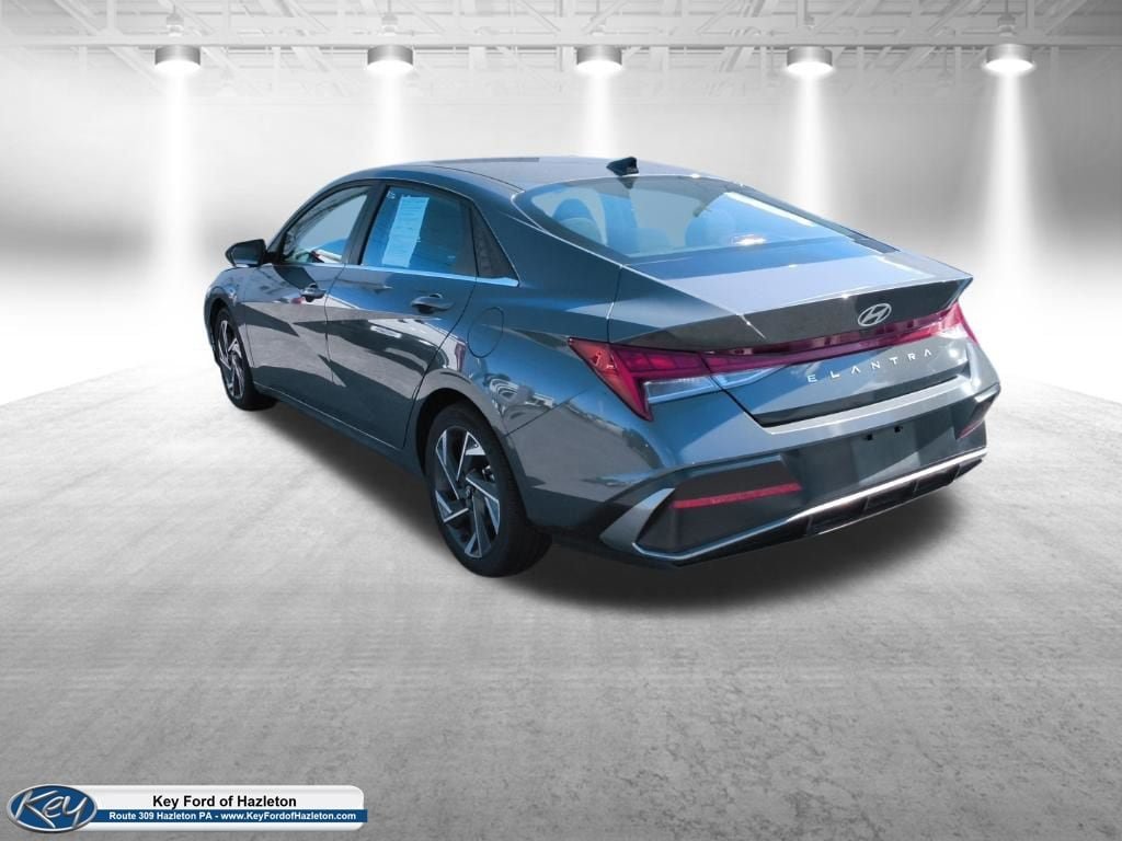 Used 2025 Hyundai Elantra SEL FWD image 7
