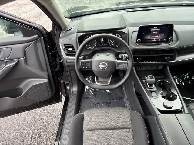 Certified 2025 Nissan Rogue SV AWD/4WD image 16