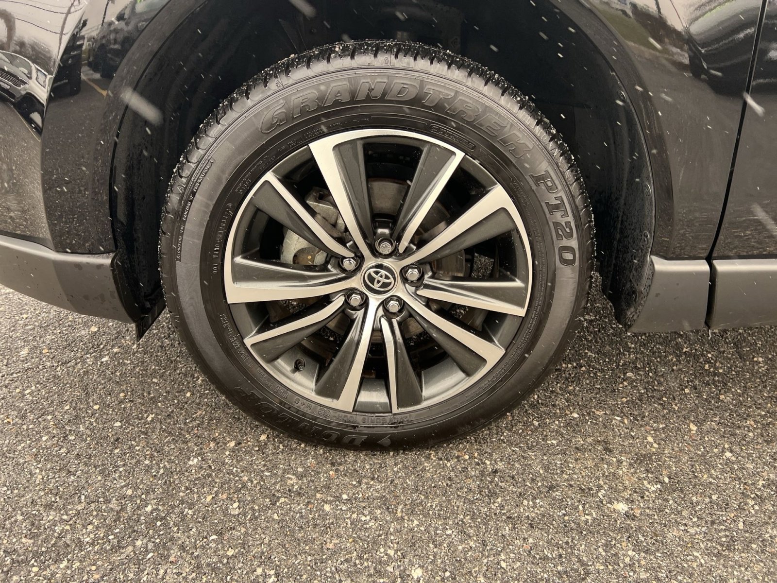 Used 2023 Toyota Venza LE image 12