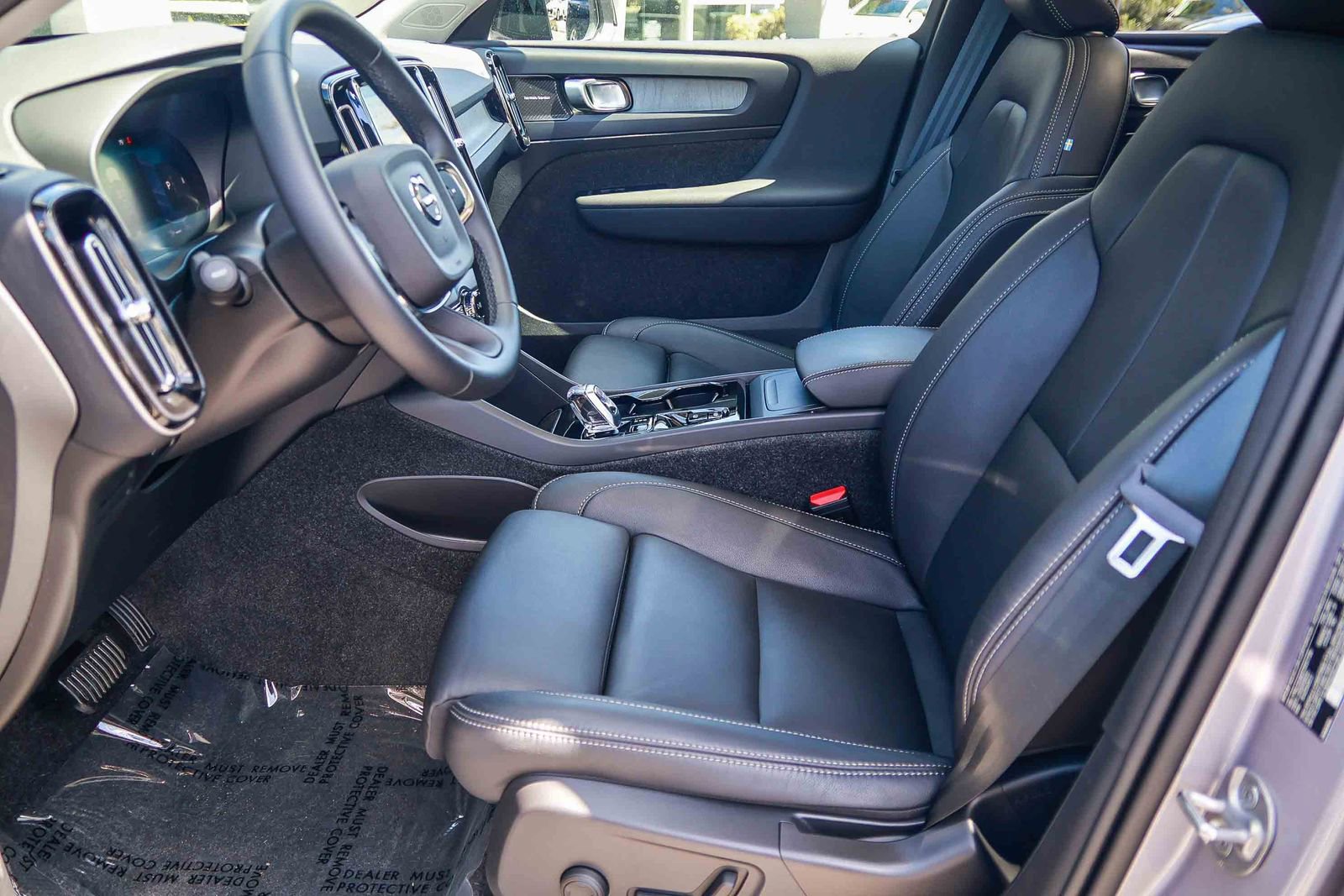 Used 2026 Volvo XC40 B5 Ultra w/ Climate Package image 21