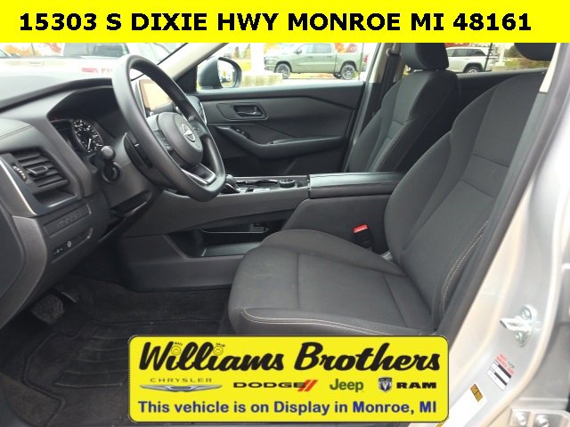 Used 2024 Nissan Rogue S image 23