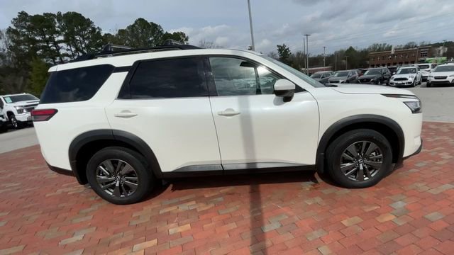 Used 2022 Nissan Pathfinder SV image 2