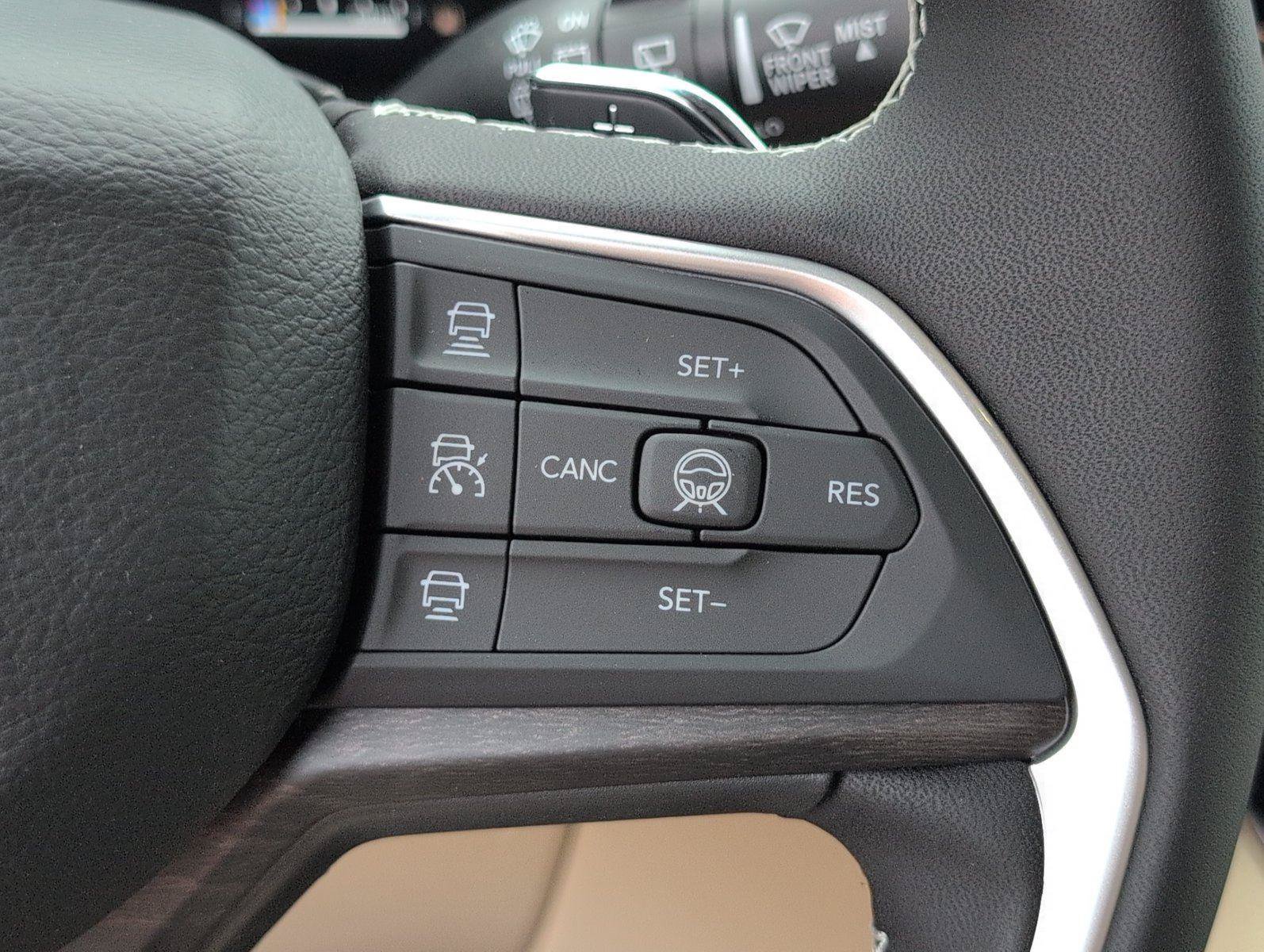 New 2026 Jeep Grand Cherokee Limited w/ Luxury Tech Group II RWD image 28