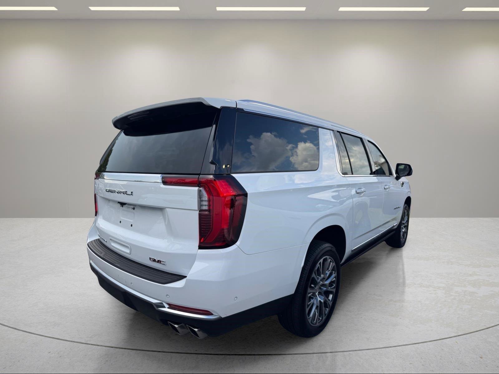 Used 2026 GMC Yukon XL Denali w/ Sun & Power Step Package AWD/4WD image 14