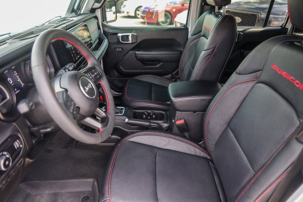 Used 2024 Jeep Wrangler Unlimited Rubicon w/ Convenience Group AWD/4WD image 9