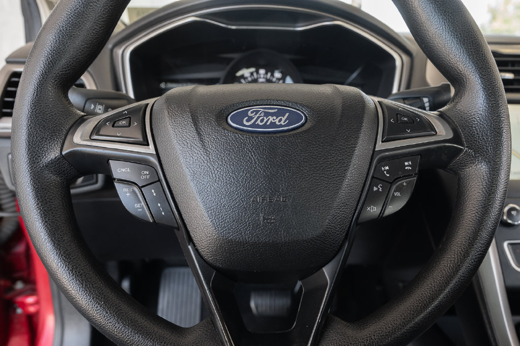 Used 2020 Ford Fusion SE FWD image 24