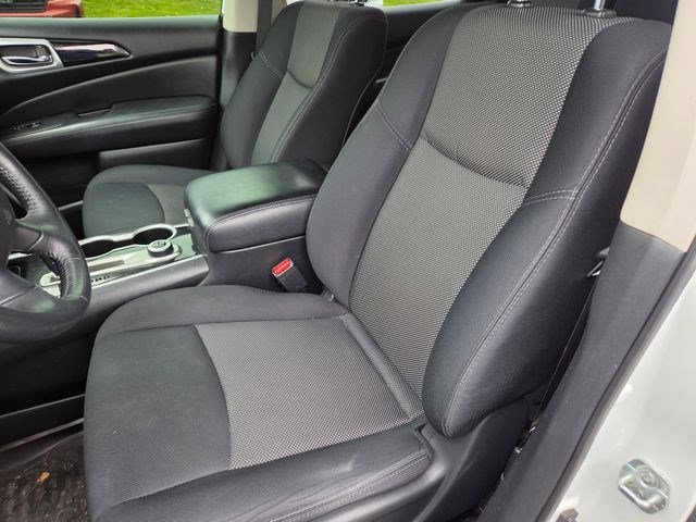 Used 2018 Nissan Pathfinder SV AWD/4WD image 2