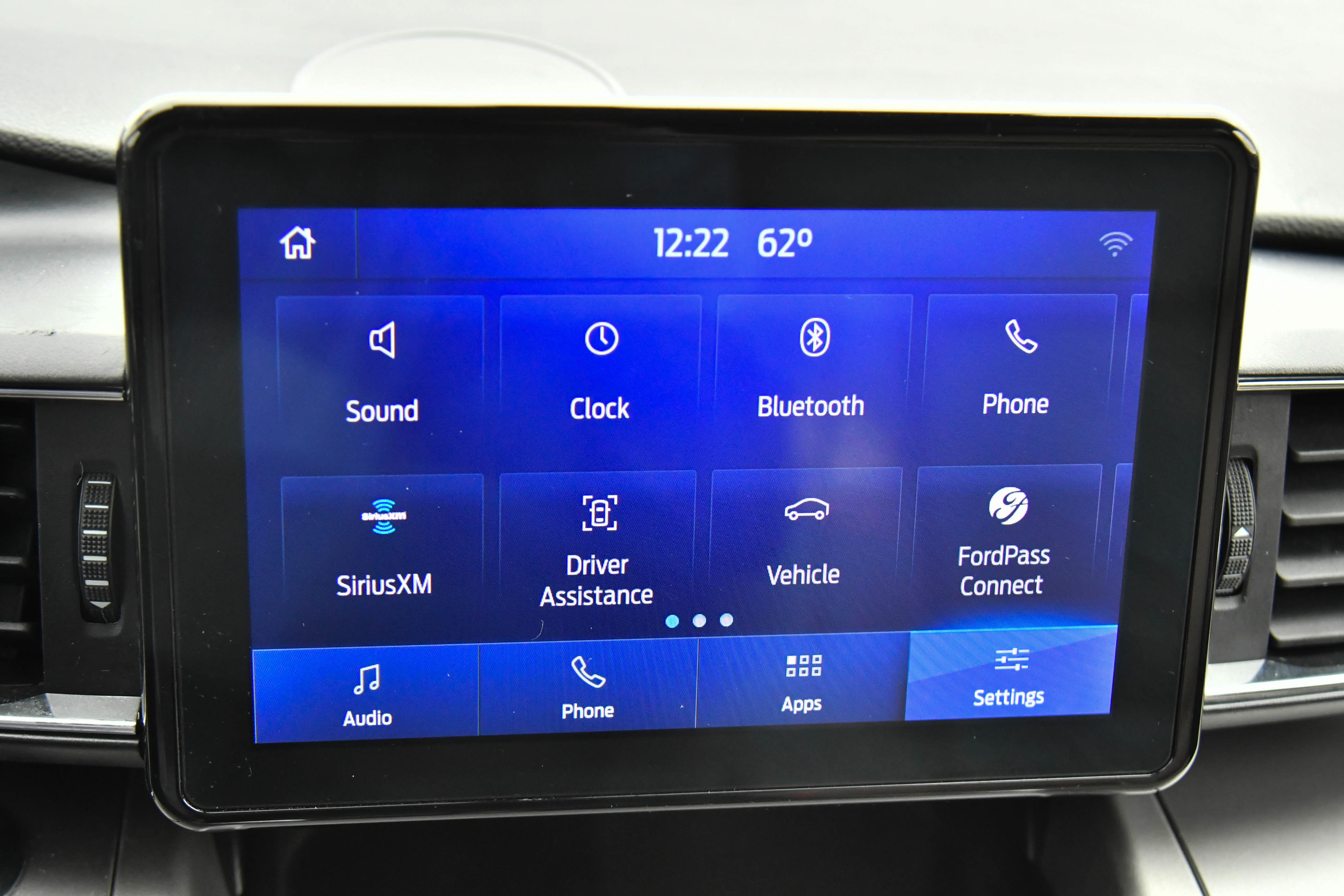 Used 2021 Ford Explorer XLT w/ Equipment Group 202A RWD image 21