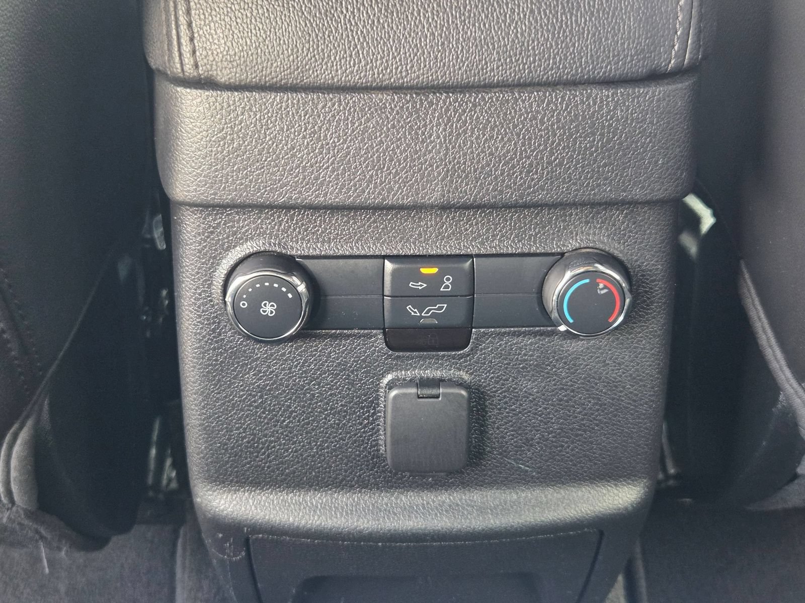 Used 2018 Ford Explorer XLT w/ Equipment Group 202A FWD image 27