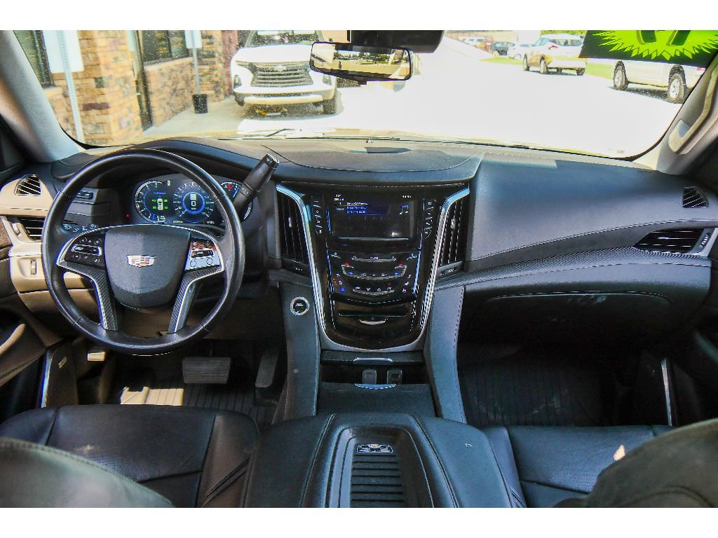 Used 2019 Cadillac Escalade Luxury w/ Escalade Sport Edition AWD/4WD image 13
