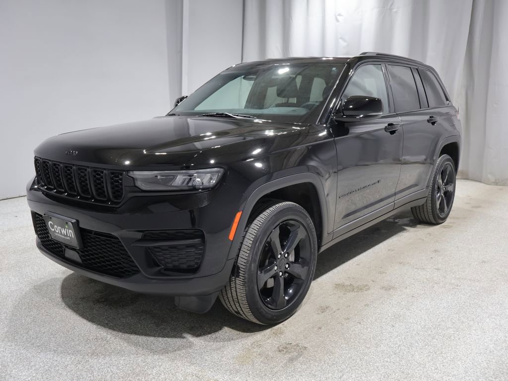 Used 2023 Jeep Grand Cherokee Altitude image 6