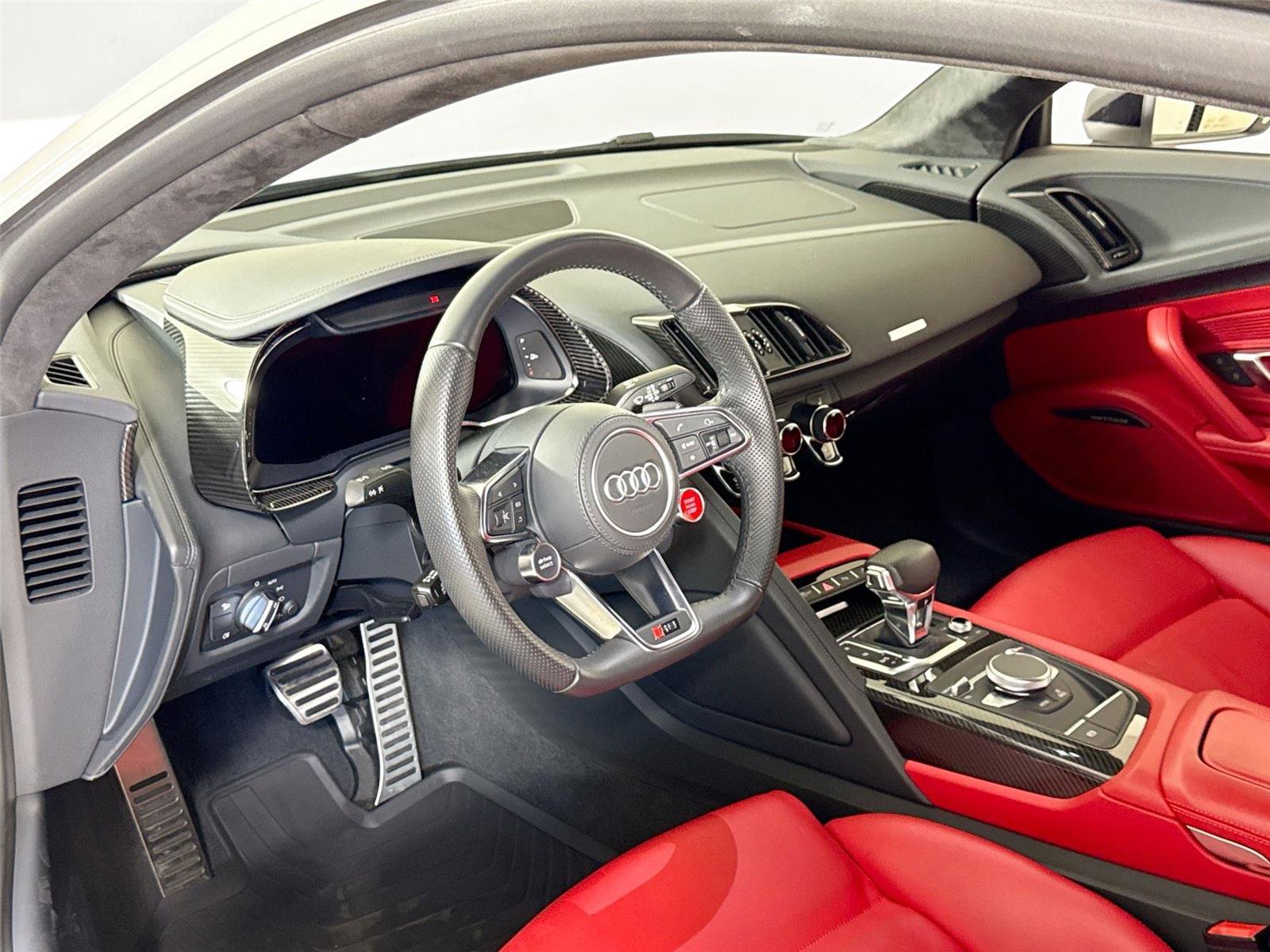 Used 2018 Audi R8 V10 w/ Premium Package image 15