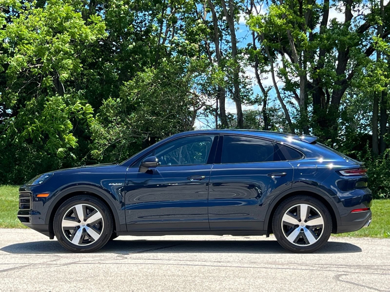 Certified 2024 Porsche Cayenne Coupe AWD/4WD image 2